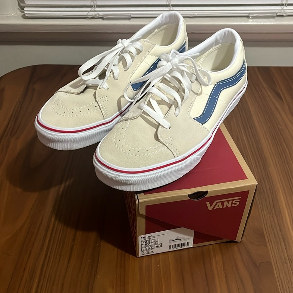 [NIB] Vans Sk8-Low Sneakers. Men Size 10.5. Display Pair